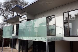 Frameless+GA+series+glass+balustrade+-+Kew+1