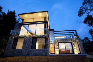 Outdoor frameless glass