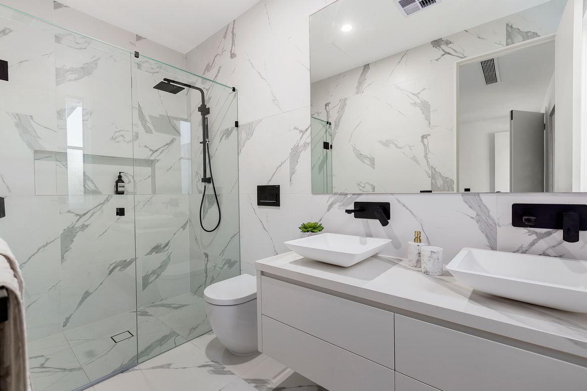 12 Master Ensuite - Original34778342