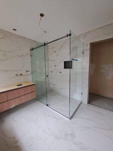 Sliding Shower Screens image 1