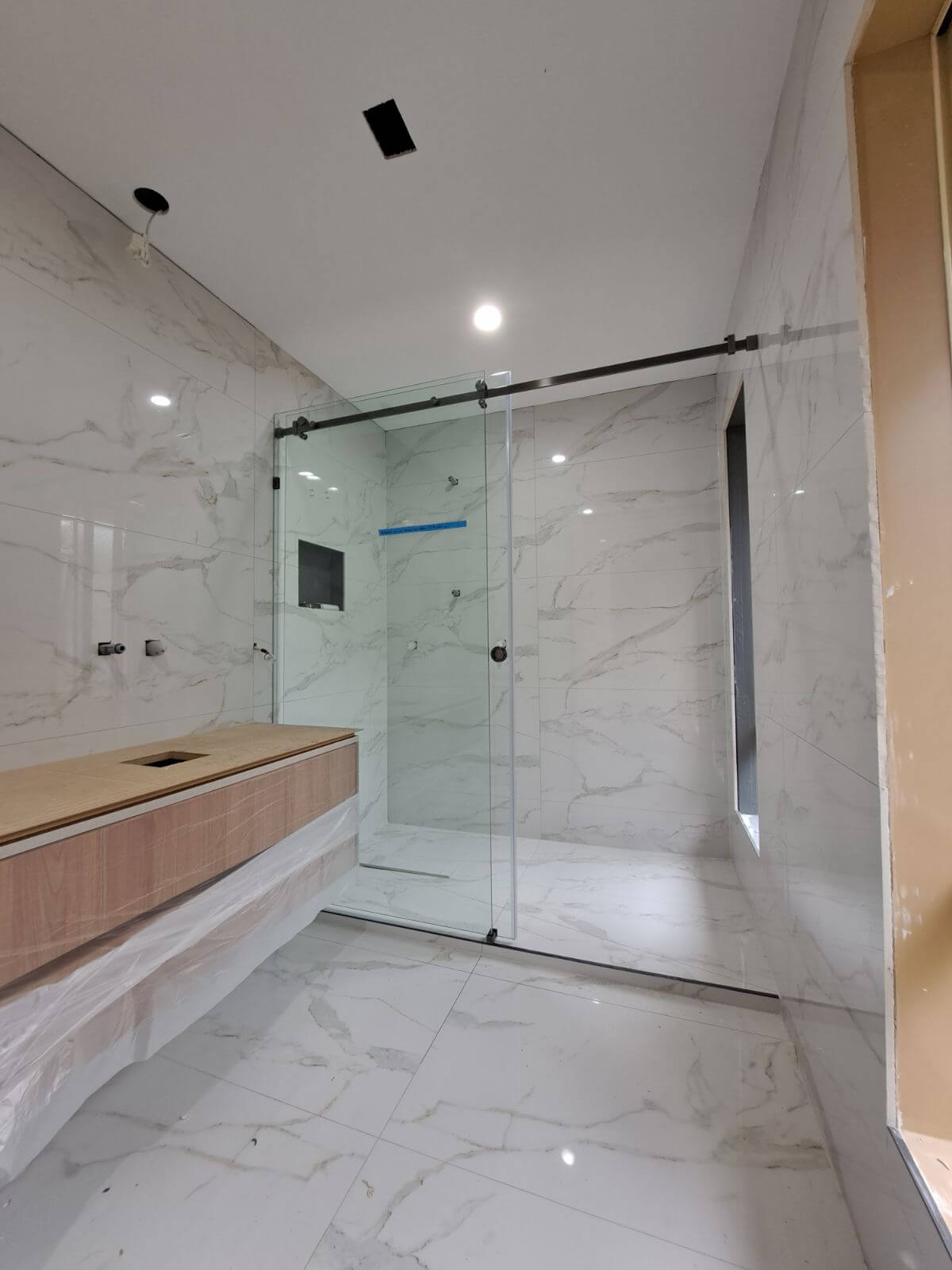 Sliding Shower Screens image 3