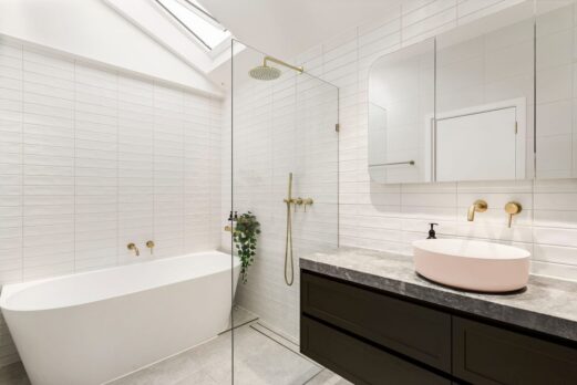 Shower Screen Brushed gold 2