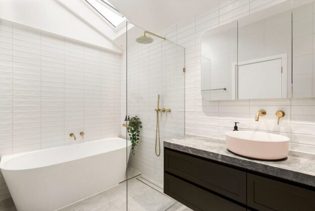 Shower Screen Brushed gold 2 Shower Screen Brushed gold 2